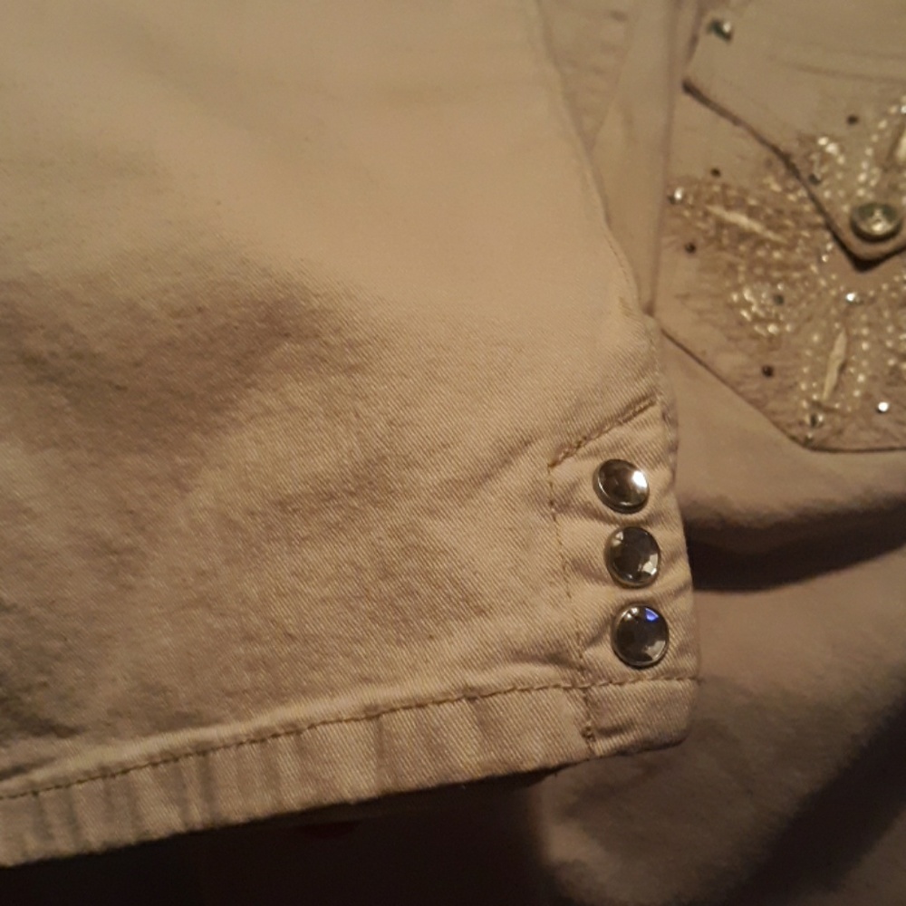 Capris - Picture 3 of 4